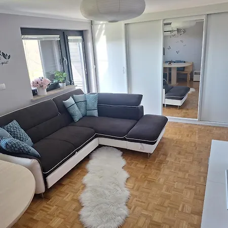 Vista With Hot Tub & Large Terrace Holiday home *
