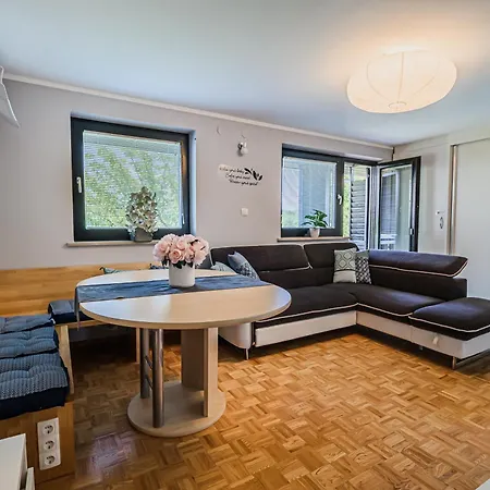 Vista With Hot Tub & Large Terrace Holiday home *
