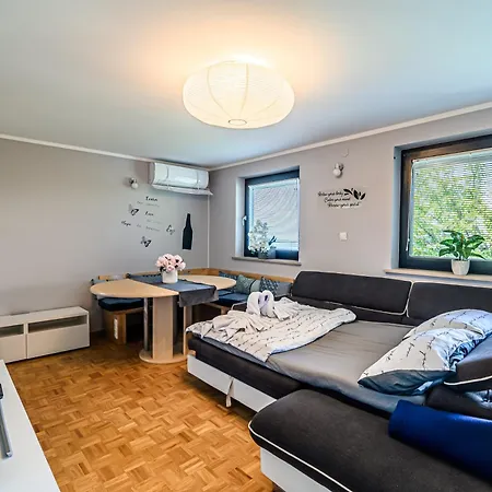 Vista With Hot Tub & Large Terrace Holiday home *