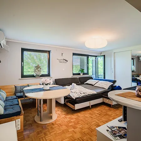Vista With Hot Tub & Large Terrace * Leskovec pri Krskem