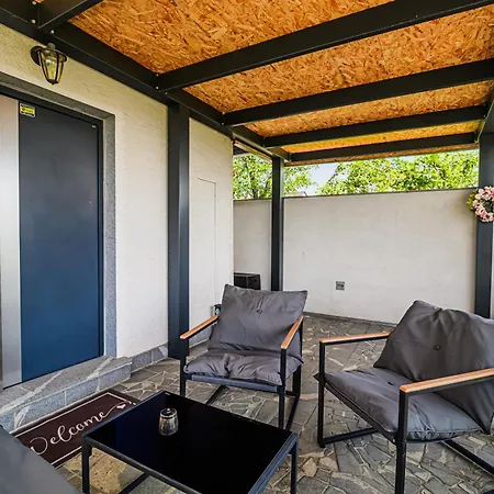 Vista With Hot Tub & Large Terrace Leskovec pri Krskem