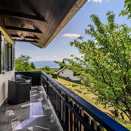 Vista With Hot Tub & Large Terrace Holiday home