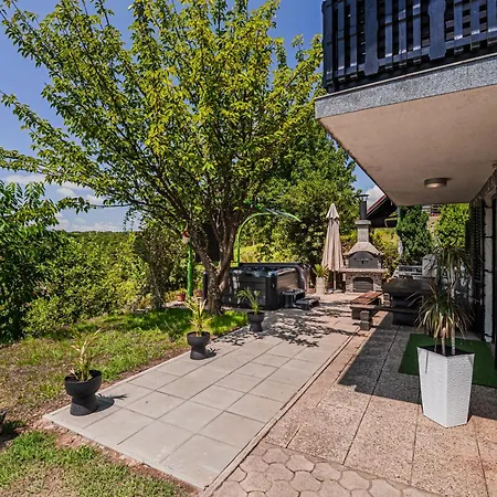 Vista With Hot Tub & Large Terrace *