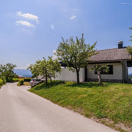 Vista With Hot Tub & Large Terrace Holiday home *